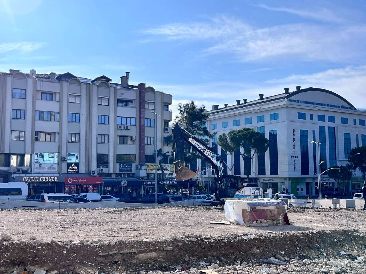 Yıkım Bitti, Bekleyiş Sürüyor: Muğlalı İşhanı Arsasında Son Durum 2